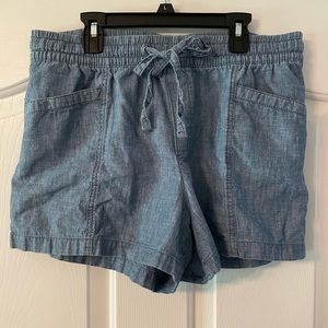 Women’s Gap denim shorts, size M